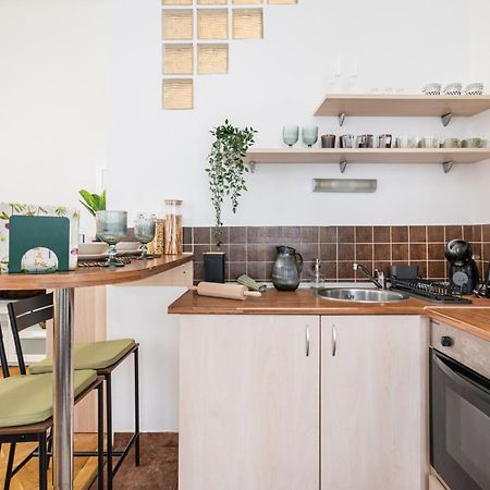 Cosmopolitan Studio - Chic Getaway In A Fancy Neighbourhood Boedapest Buitenkant foto